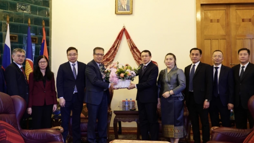 Vietnamese Embassy in Russia congratulates Laos on 49th National Day